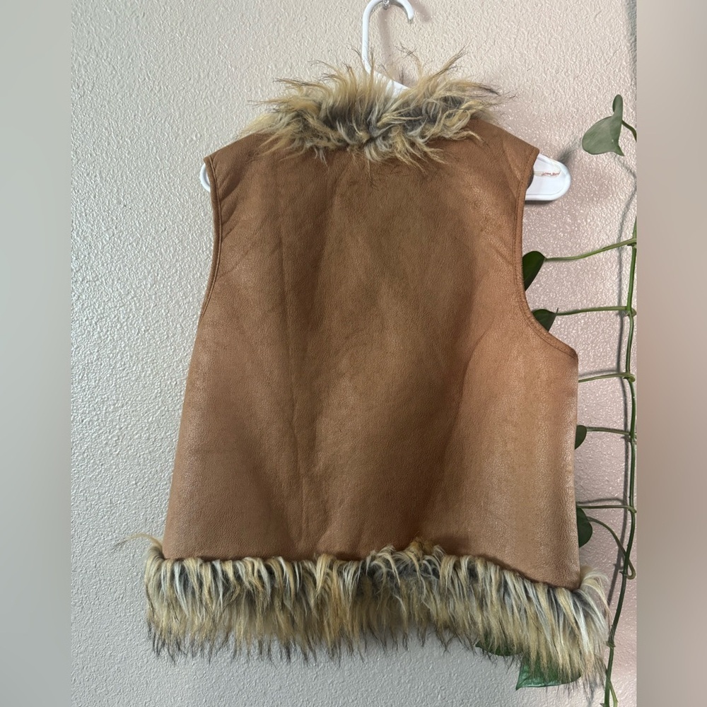 FLYING TOMATO Tan Faux Suede Faux Fur Vest - Picture 6 of 6